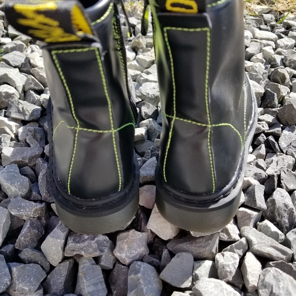 Dream Pairs Kids Combat Boots. Kids/girls size 10. Black with neon laces - Picture 5 of 7